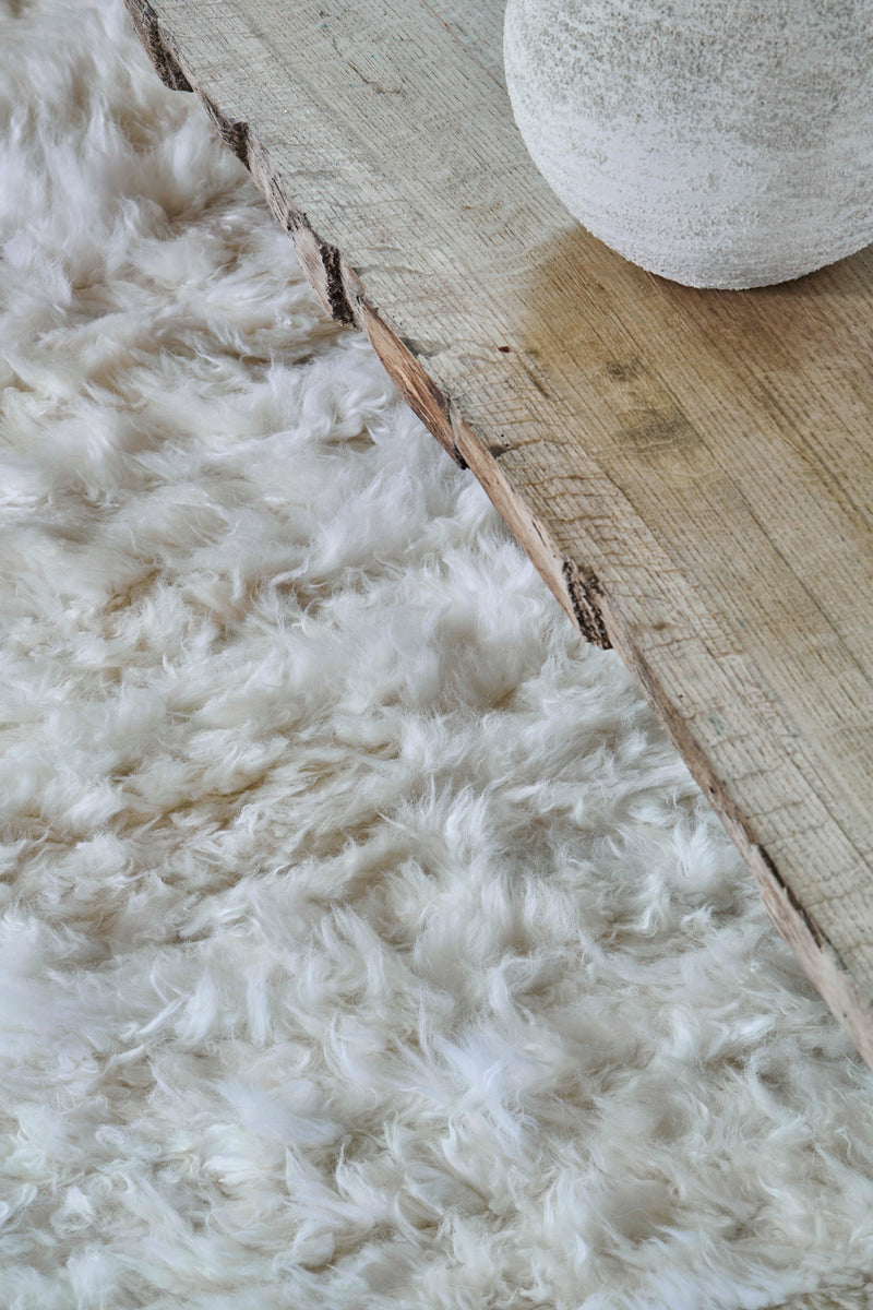 Tapis blanc en peau lainée - Toison Ecru - 4 - Toulemonde Bochart