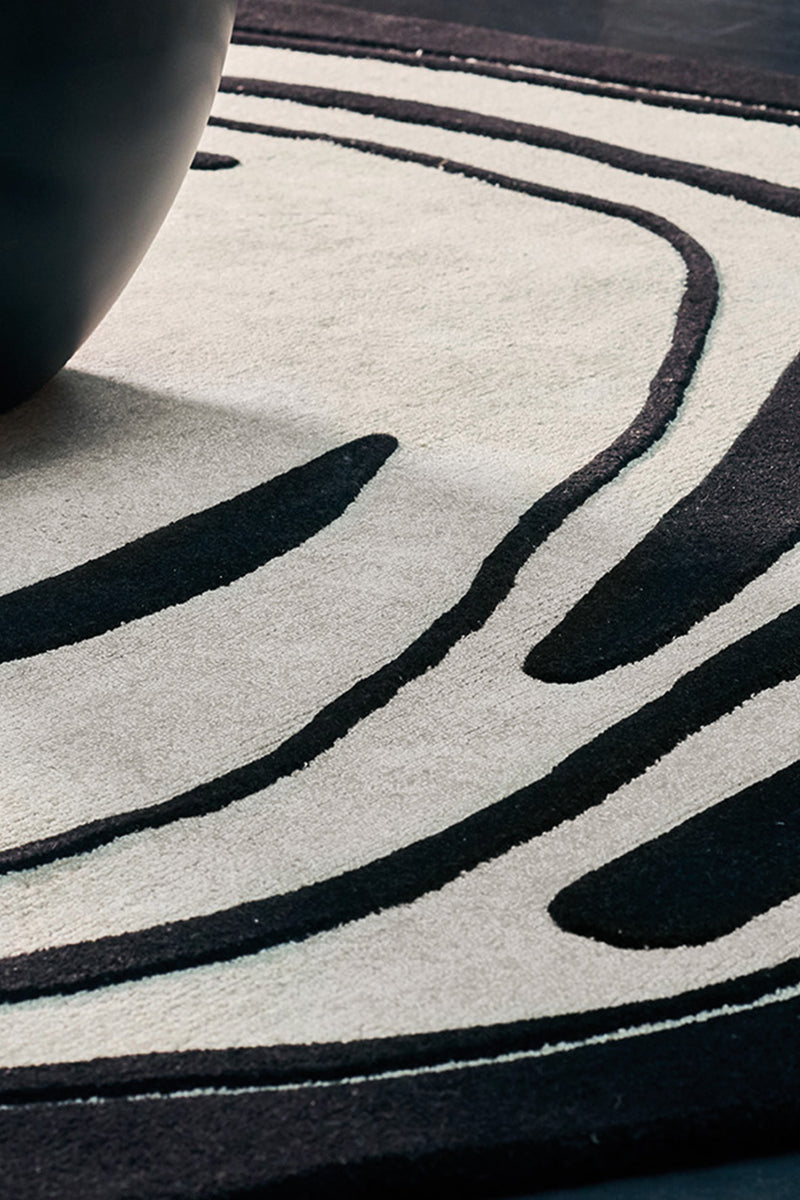 Tapis noir et blanc en laine et viscose - Fragment Noir Blanc - 3 - Toulemonde Bochart